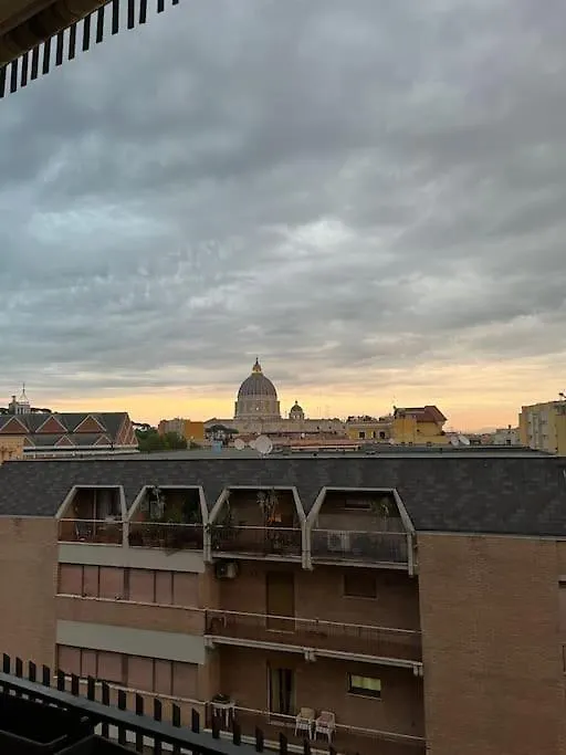 Sunny Room With Stunning San Pietro View Rome Apartment